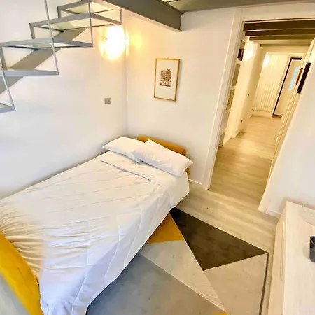 Lägenhet Loft Incantevole A Pochi Passi Dal Centro
